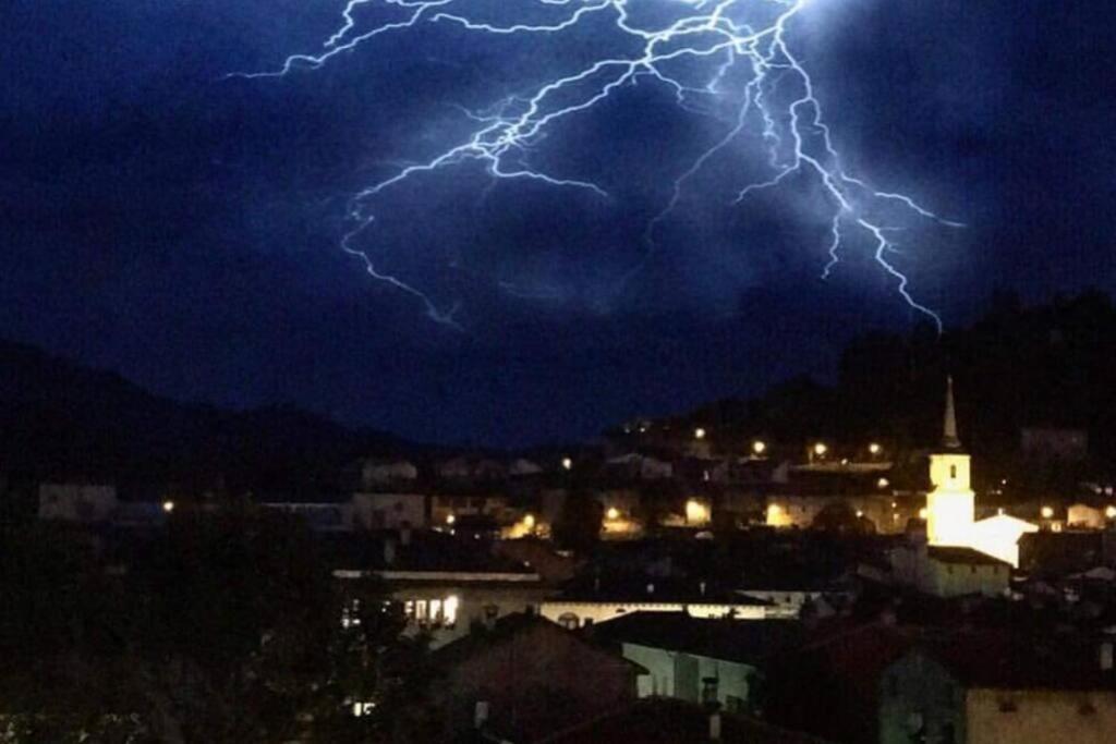 Pis amb encant a Campdevànol,al centre del poble. Esterno foto
